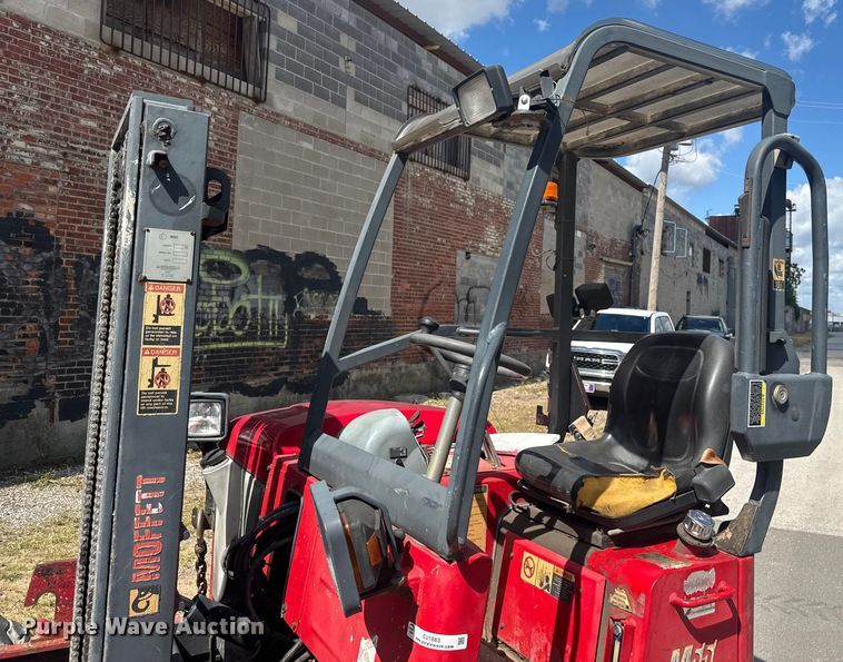 image for item EV1883 2008 Moffett M55.4 forklift