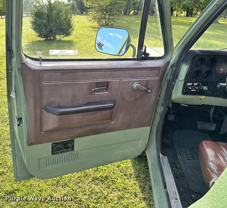 image for item EV1890 1986 Chevrolet M1009 SUV