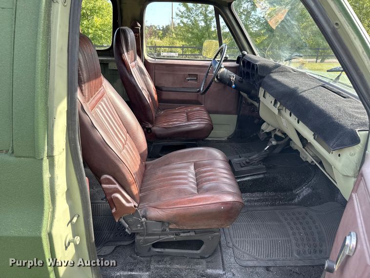 image for item EV1890 1986 Chevrolet M1009 SUV