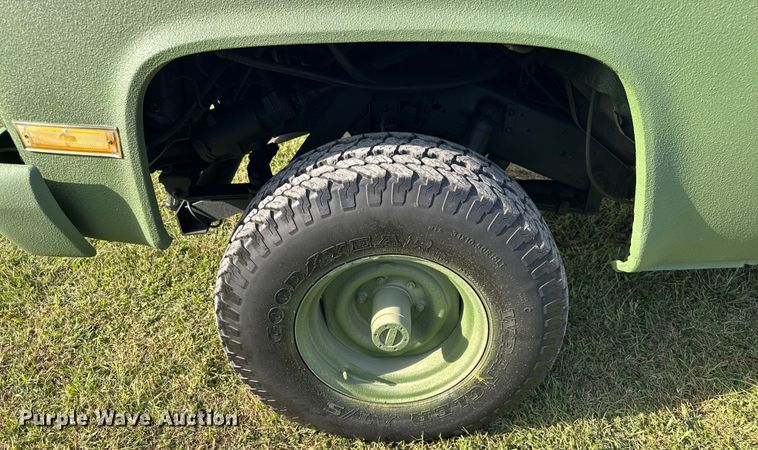 image for item EV1890 1986 Chevrolet M1009 SUV