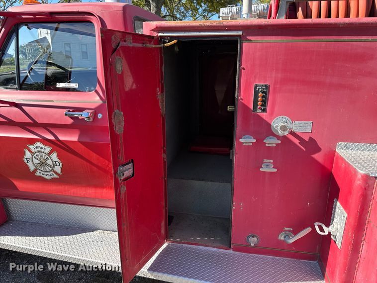 image for item EV1951 1973 Ford F750 pumper fire truck