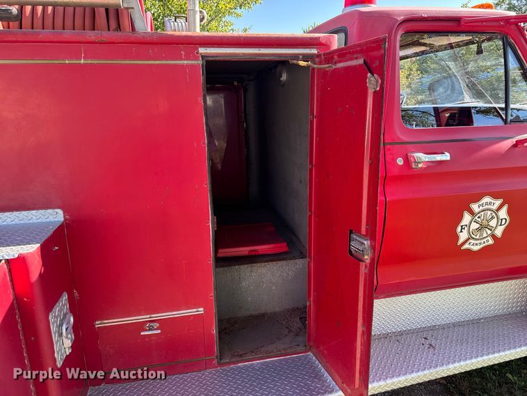 image for item EV1951 1973 Ford F750 pumper fire truck