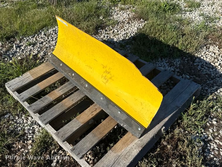 image for item EV1957 John Deere 44 lawn mower blade 