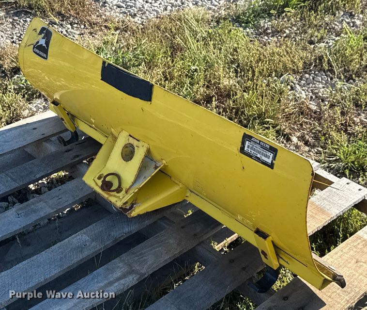 image for item EV1957 John Deere 44 lawn mower blade 