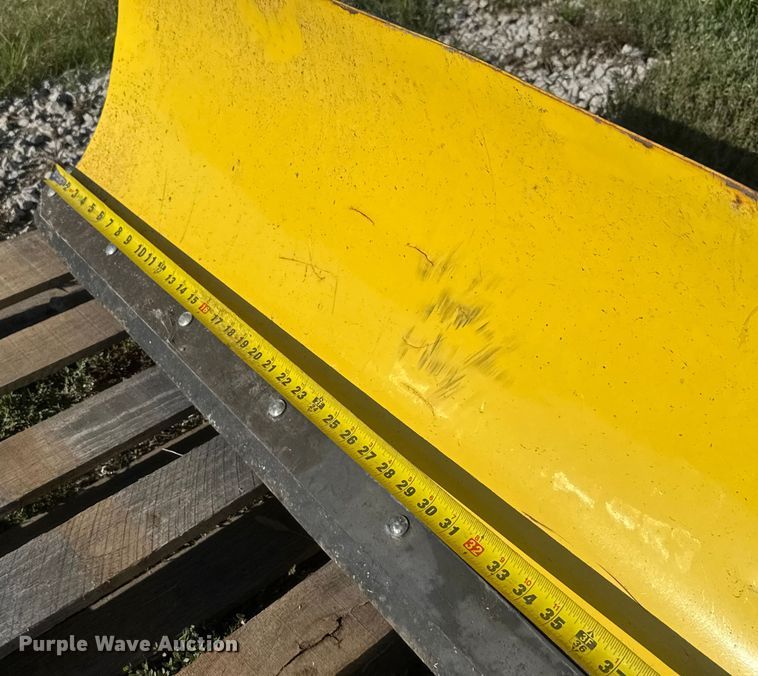 image for item EV1957 John Deere 44 lawn mower blade 