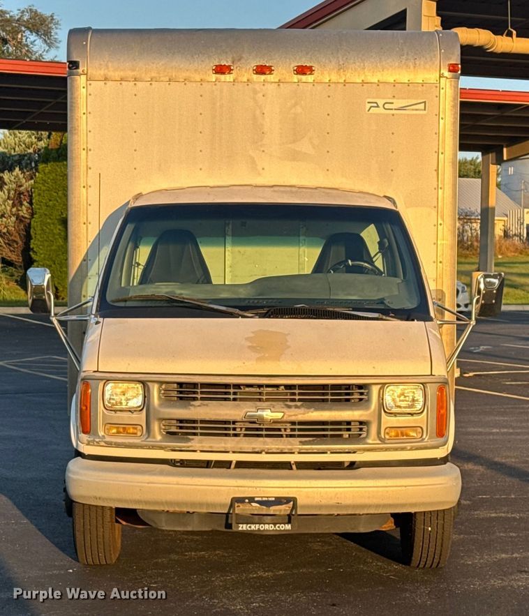 image for item EV1961 2000 Chevrolet Express box truck