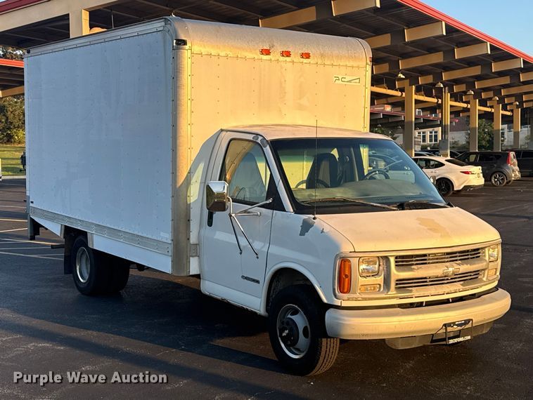 image for item EV1961 2000 Chevrolet Express box truck