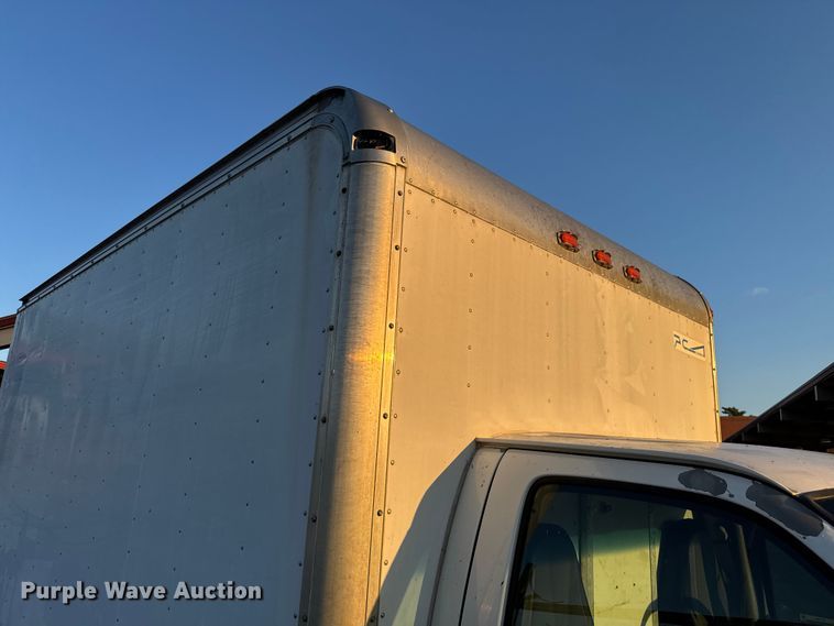 image for item EV1961 2000 Chevrolet Express box truck