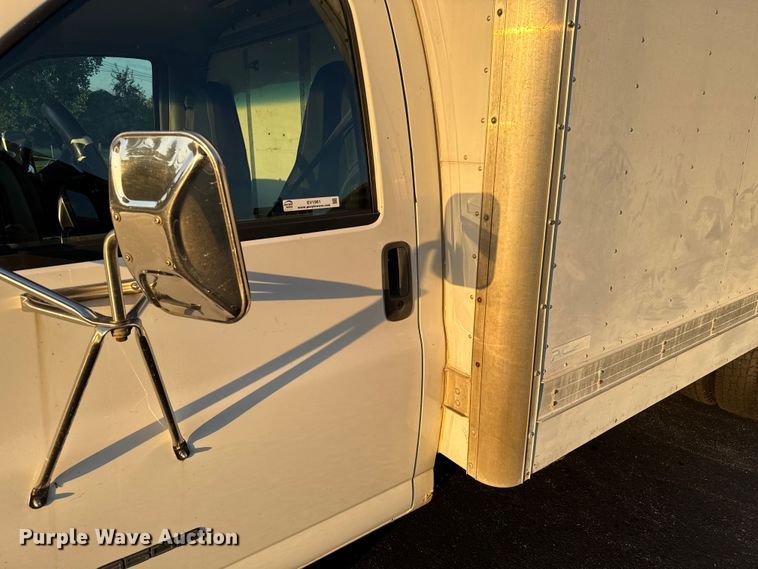 image for item EV1961 2000 Chevrolet Express box truck