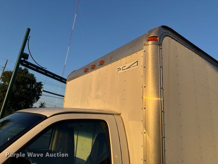 image for item EV1961 2000 Chevrolet Express box truck