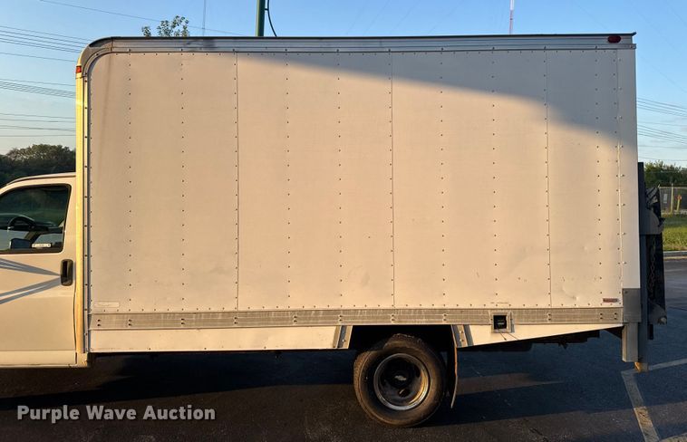 image for item EV1961 2000 Chevrolet Express box truck