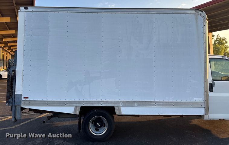 image for item EV1961 2000 Chevrolet Express box truck