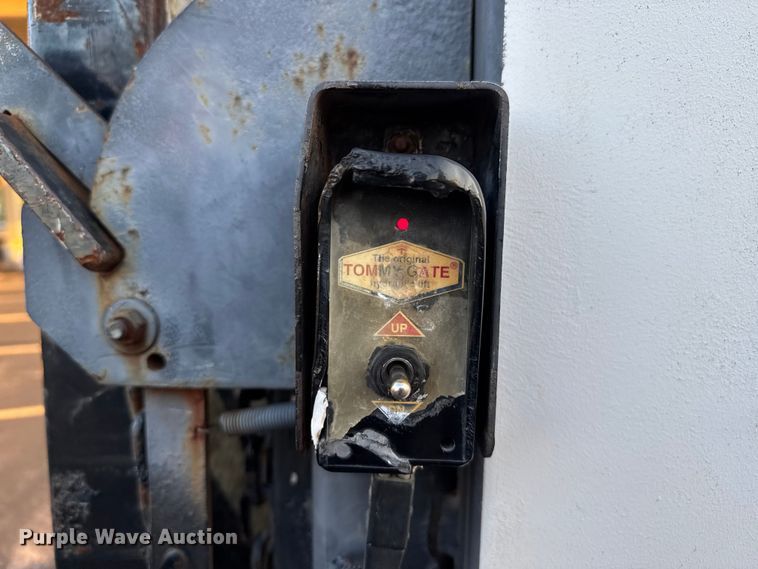 image for item EV1961 2000 Chevrolet Express box truck