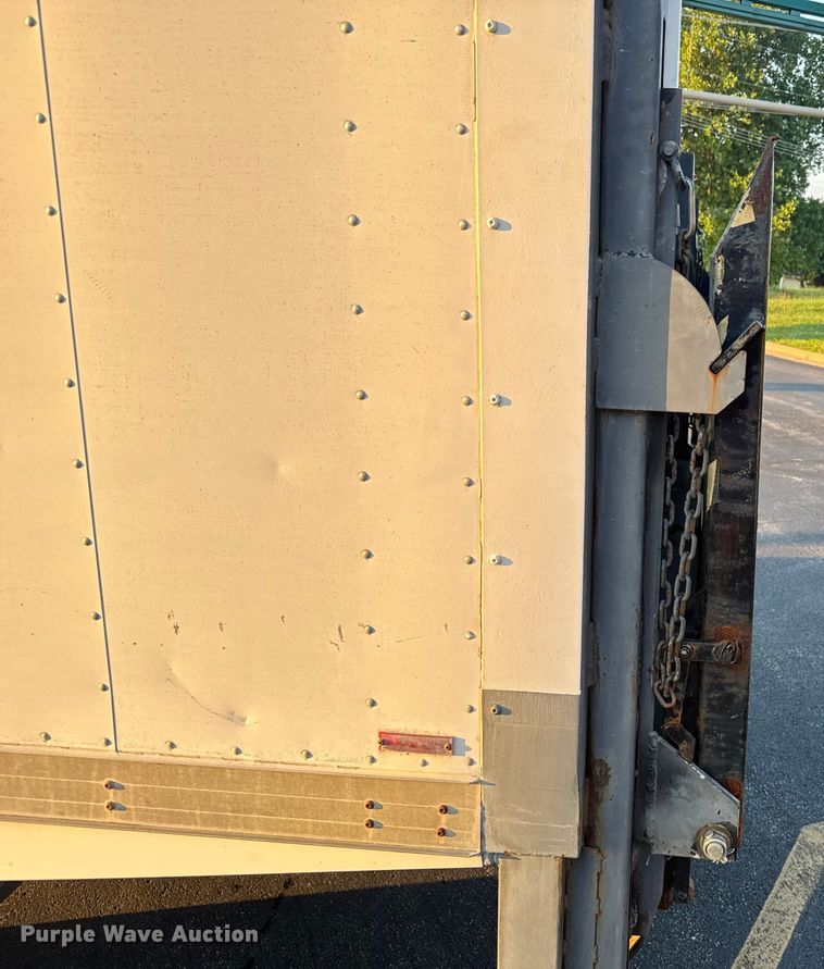 image for item EV1961 2000 Chevrolet Express box truck