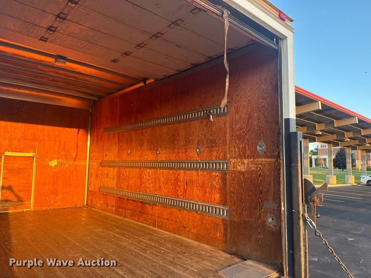 image for item EV1961 2000 Chevrolet Express box truck