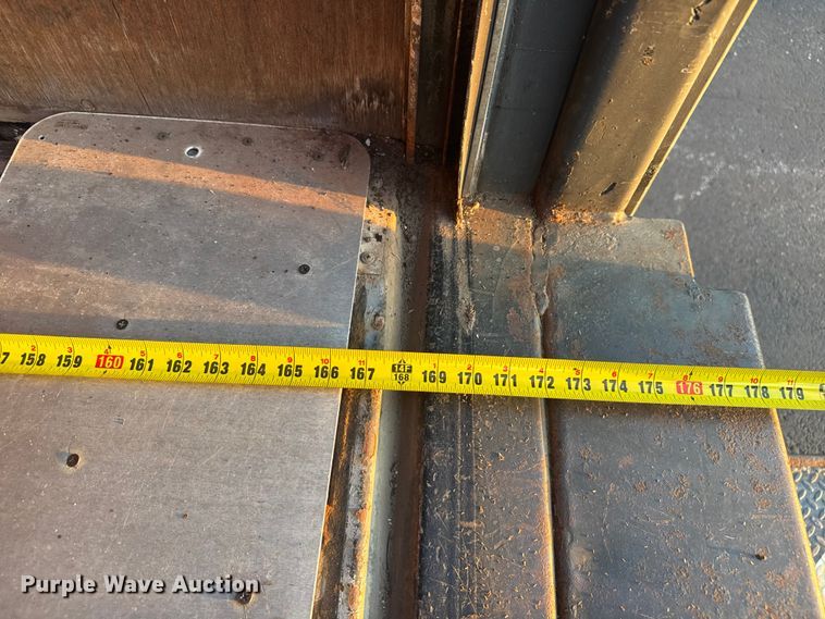 image for item EV1961 2000 Chevrolet Express box truck