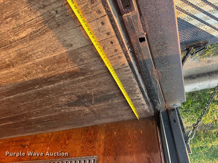 image for item EV1961 2000 Chevrolet Express box truck