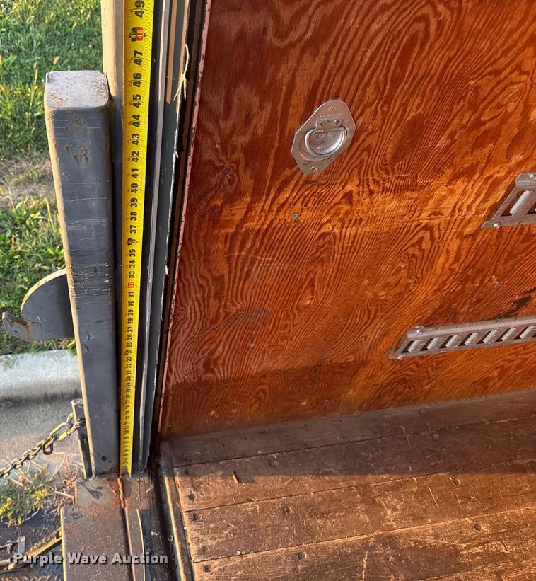 image for item EV1961 2000 Chevrolet Express box truck