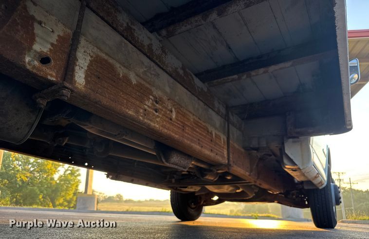 image for item EV1961 2000 Chevrolet Express box truck