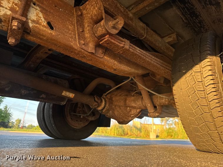 image for item EV1961 2000 Chevrolet Express box truck