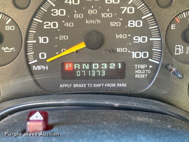 image for item EV1961 2000 Chevrolet Express box truck