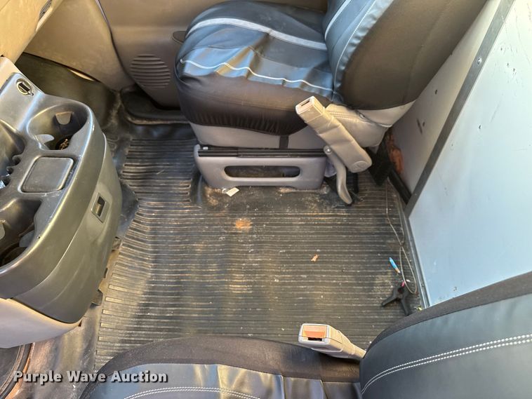 image for item EV1961 2000 Chevrolet Express box truck