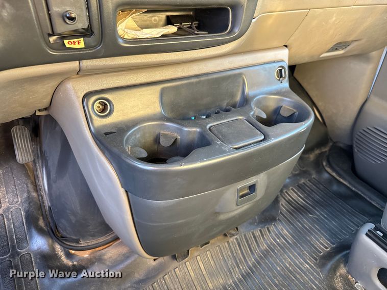 image for item EV1961 2000 Chevrolet Express box truck