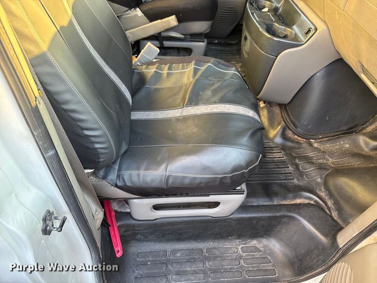 image for item EV1961 2000 Chevrolet Express box truck