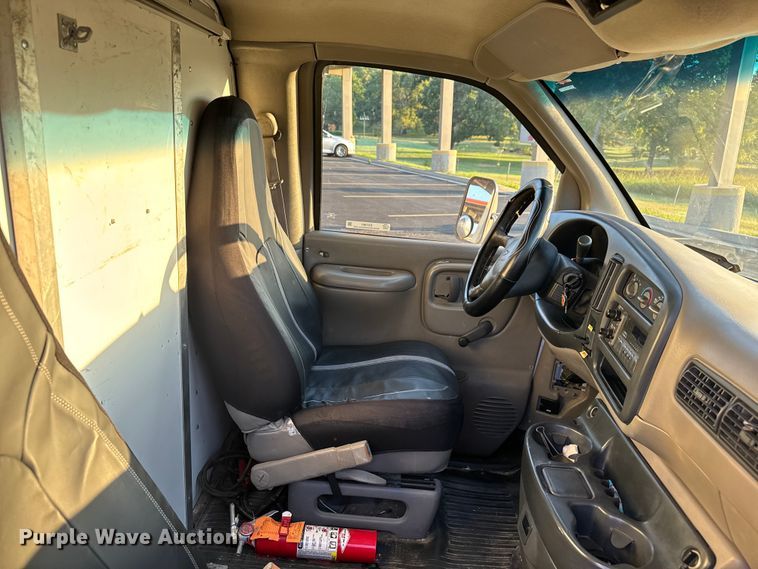 image for item EV1961 2000 Chevrolet Express box truck