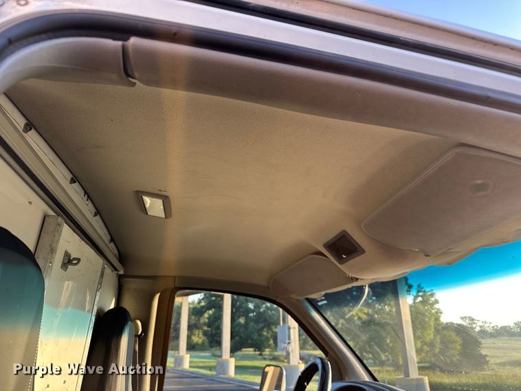 image for item EV1961 2000 Chevrolet Express box truck