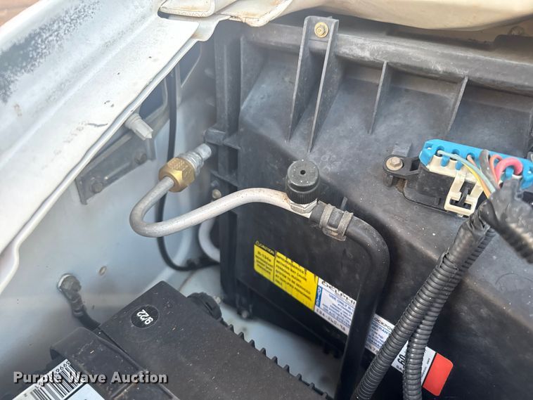 image for item EV1961 2000 Chevrolet Express box truck