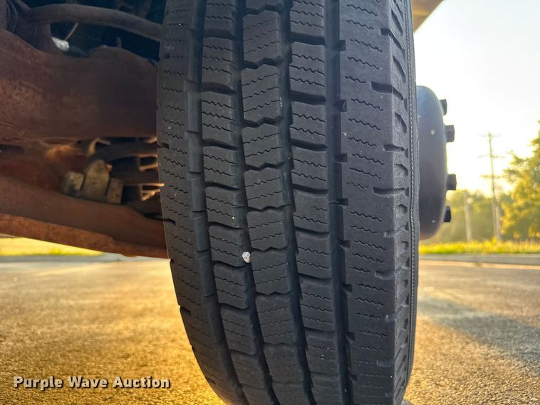 image for item EV1961 2000 Chevrolet Express box truck