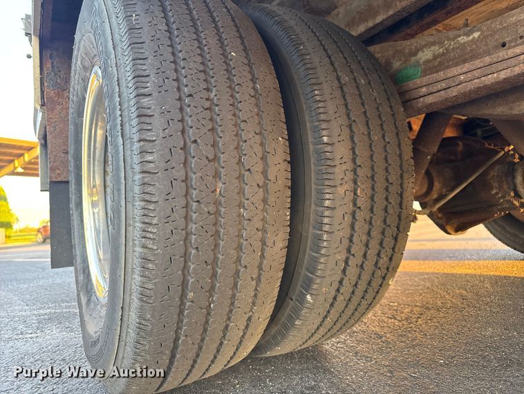 image for item EV1961 2000 Chevrolet Express box truck