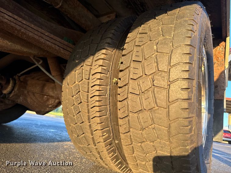 image for item EV1961 2000 Chevrolet Express box truck