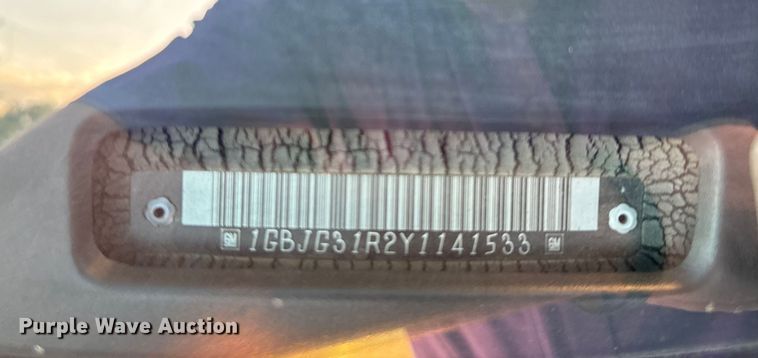 image for item EV1961 2000 Chevrolet Express box truck