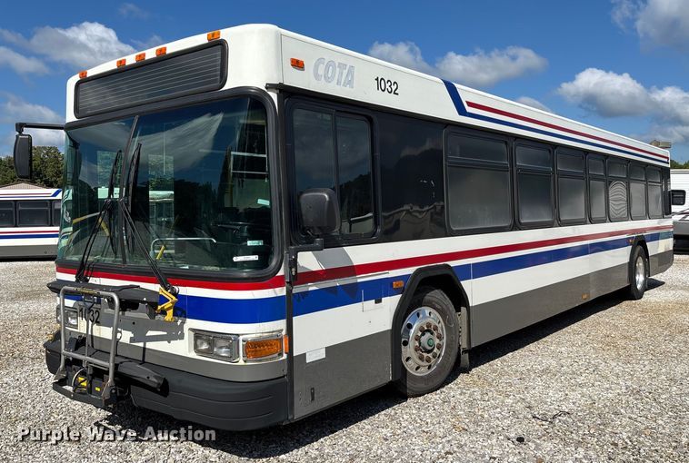 image for item EV3003 2010 Gillig G27D102N4   transit bus