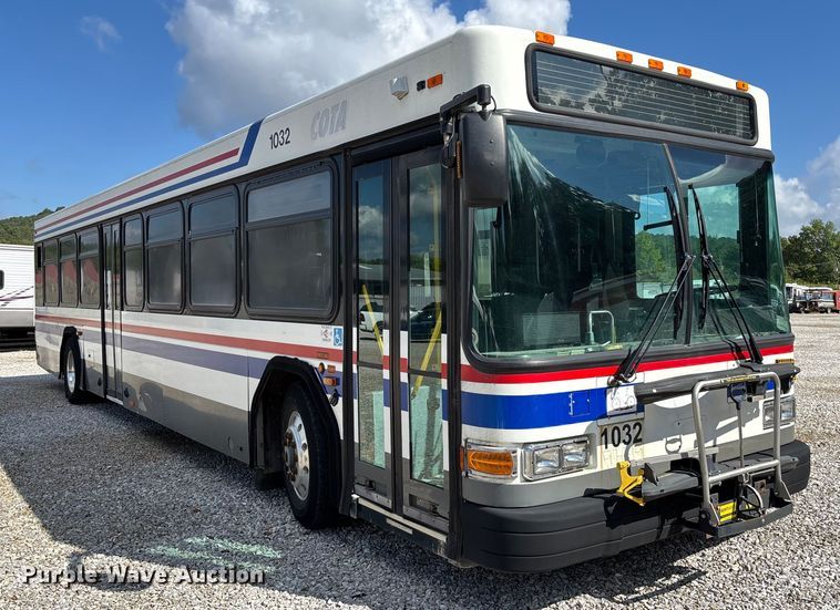 image for item EV3003 2010 Gillig G27D102N4   transit bus