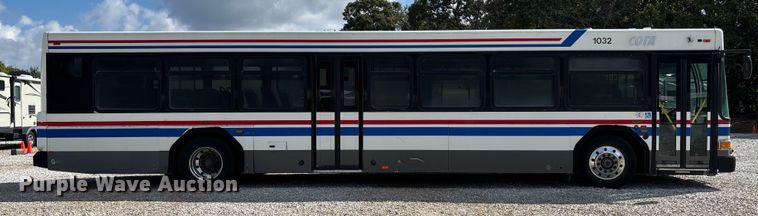 image for item EV3003 2010 Gillig G27D102N4   transit bus