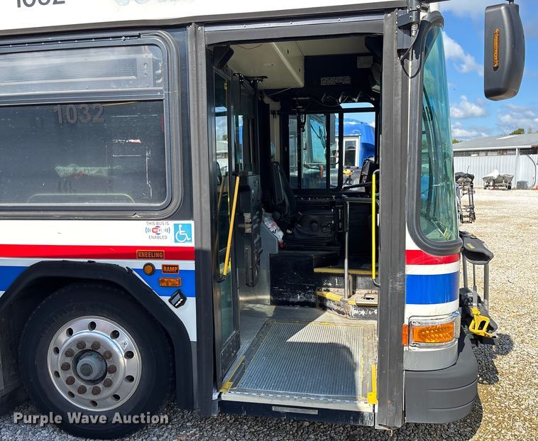 image for item EV3003 2010 Gillig G27D102N4   transit bus