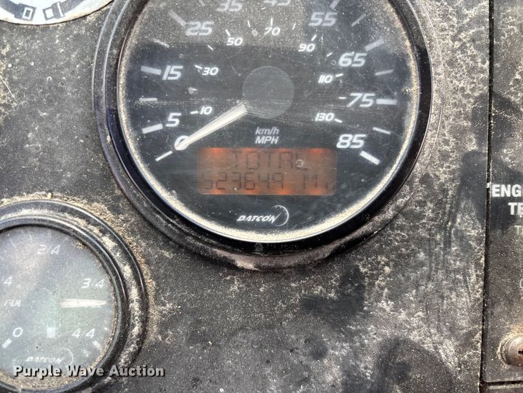 image for item EV3003 2010 Gillig G27D102N4   transit bus