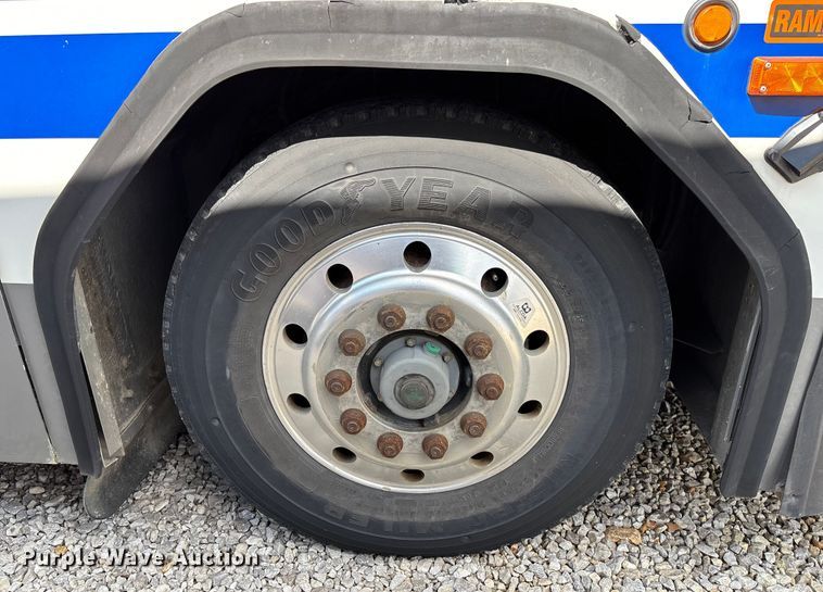 image for item EV3003 2010 Gillig G27D102N4   transit bus