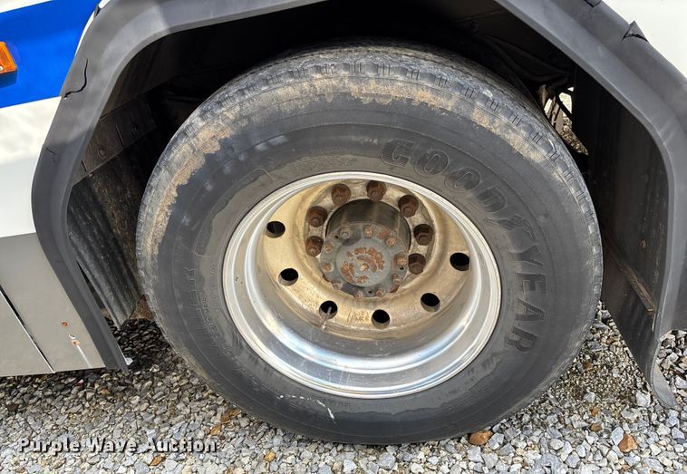 image for item EV3003 2010 Gillig G27D102N4   transit bus