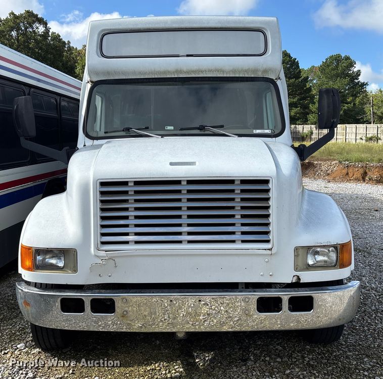 image for item EV3005 2000 International 3400 transit bus