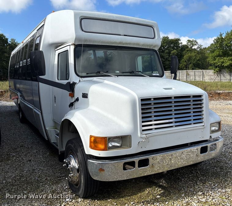 image for item EV3005 2000 International 3400 transit bus
