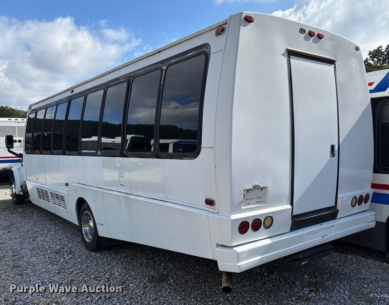 image for item EV3005 2000 International 3400 transit bus