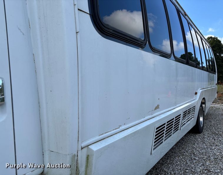 image for item EV3005 2000 International 3400 transit bus