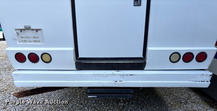 image for item EV3005 2000 International 3400 transit bus