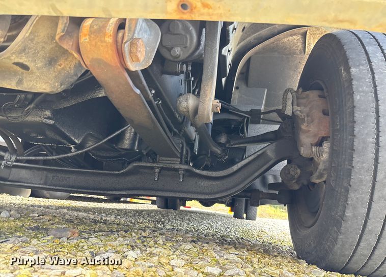 image for item EV3005 2000 International 3400 transit bus