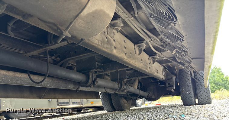 image for item EV3005 2000 International 3400 transit bus