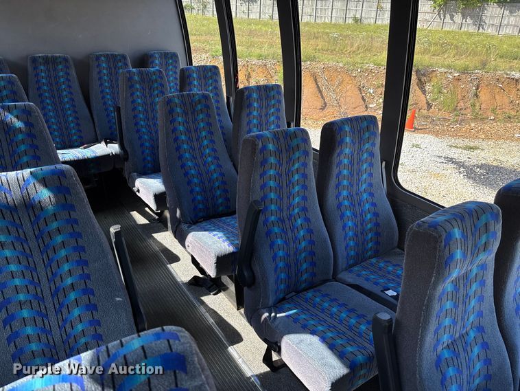 image for item EV3005 2000 International 3400 transit bus